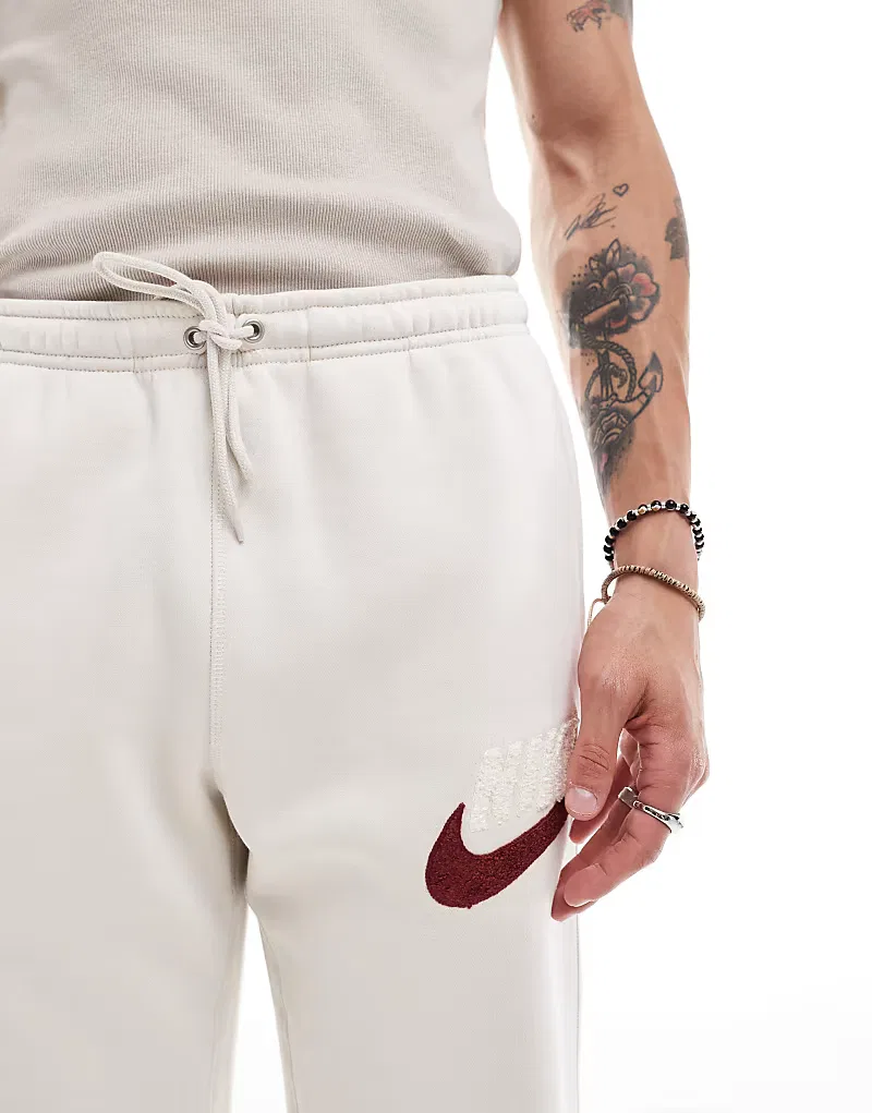 Спортивные брюки Nike Club Chenile Futura с логотипом, бежевый — фото 4