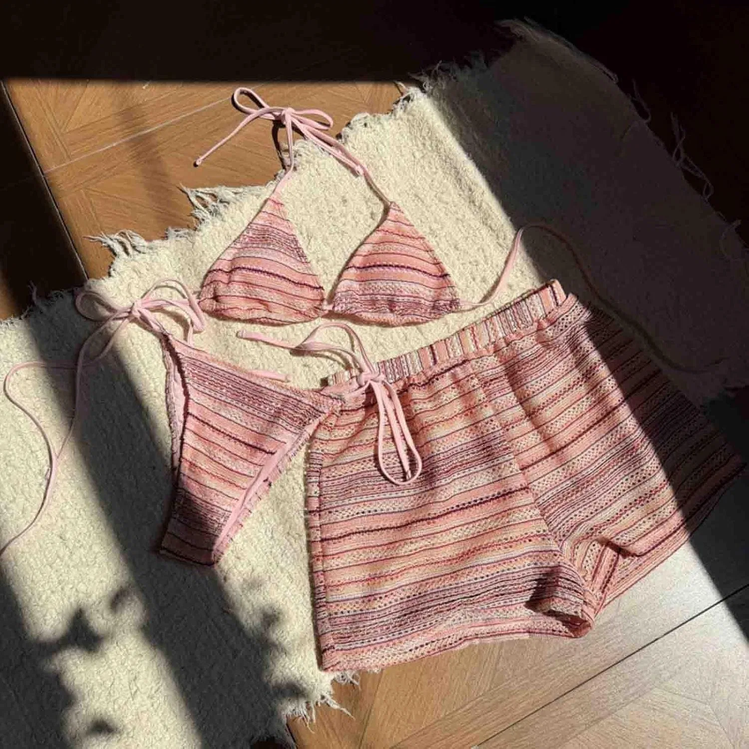 Женский бикини-комплект с завязками и полосками, Pink — фото 2