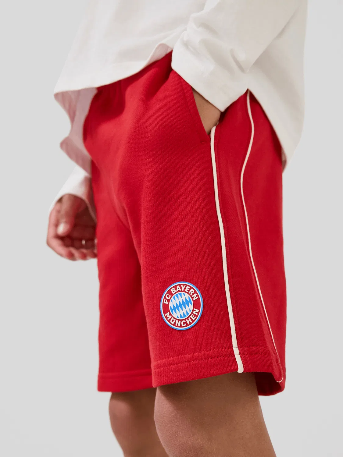 Шорты стандартного красного цвета FC BAYERN MÜNCHEN — фото 4