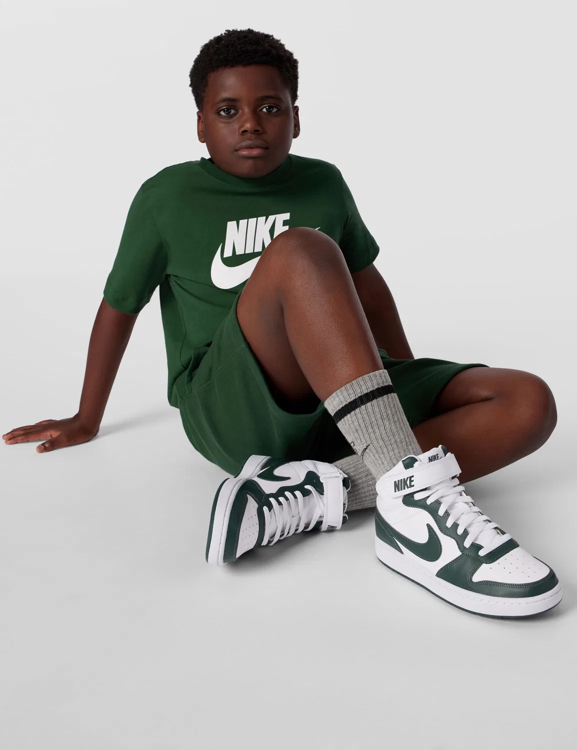 Детские кроссовки для мальчиков с высокой посадкой Court Borough Mid 2 (Gs) NIKE, White Vintage Green — фото 2