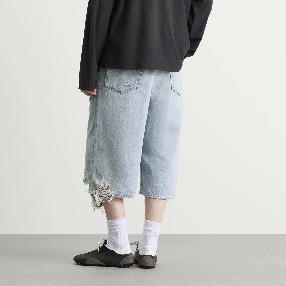 Шорты джинсовые с потертостями Judda Acne Studios, Light Blue — фото 3