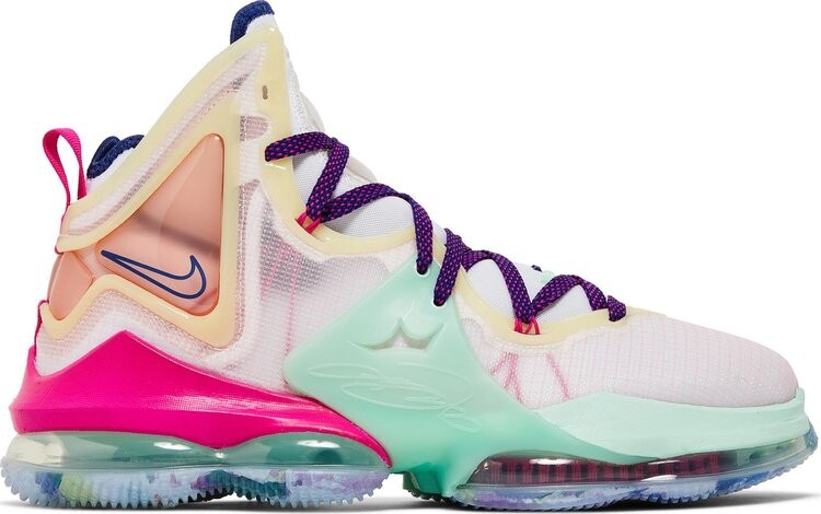 

Кроссовки Nike LeBron 19 'Valentine's Day', белый