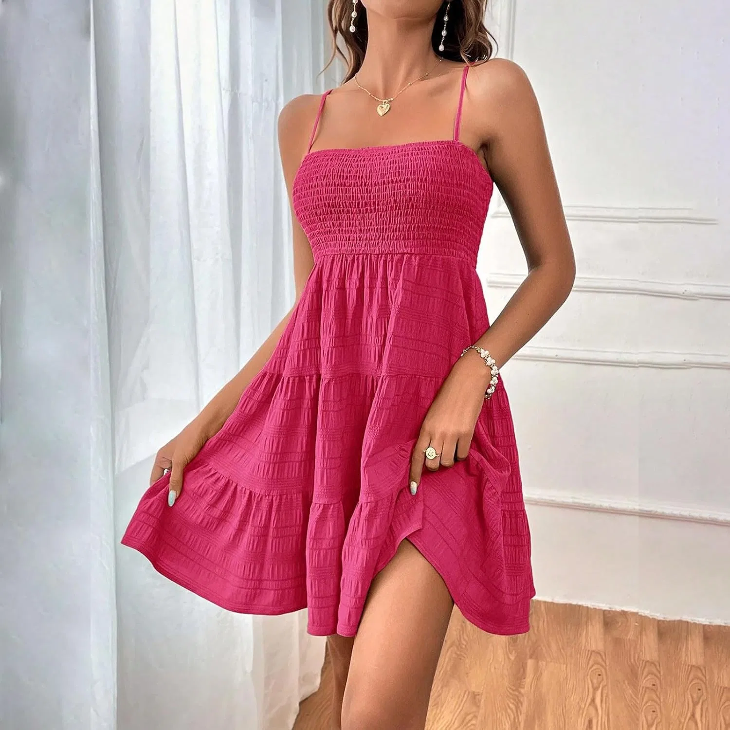 Женское летнее мини-платье на тонких бретелях с рюшами, Hot Pink — фото 3