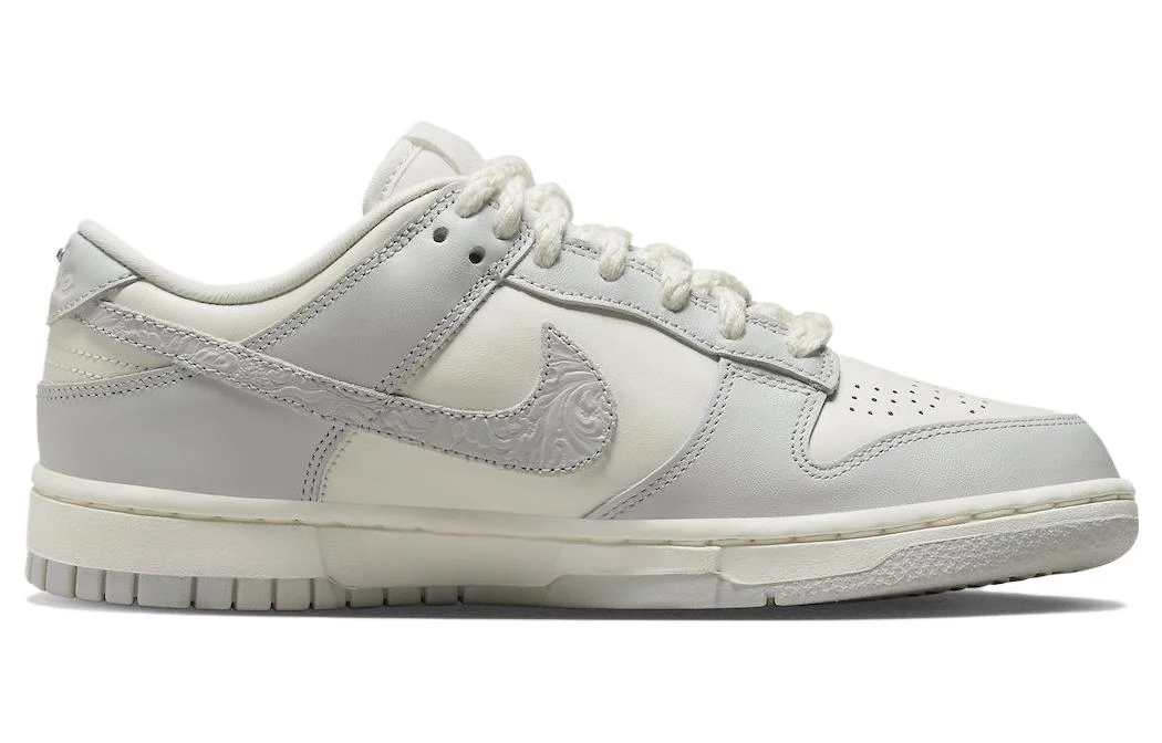 Кроссовки Nike Dunk Low. белый/светло-серый — фото 2