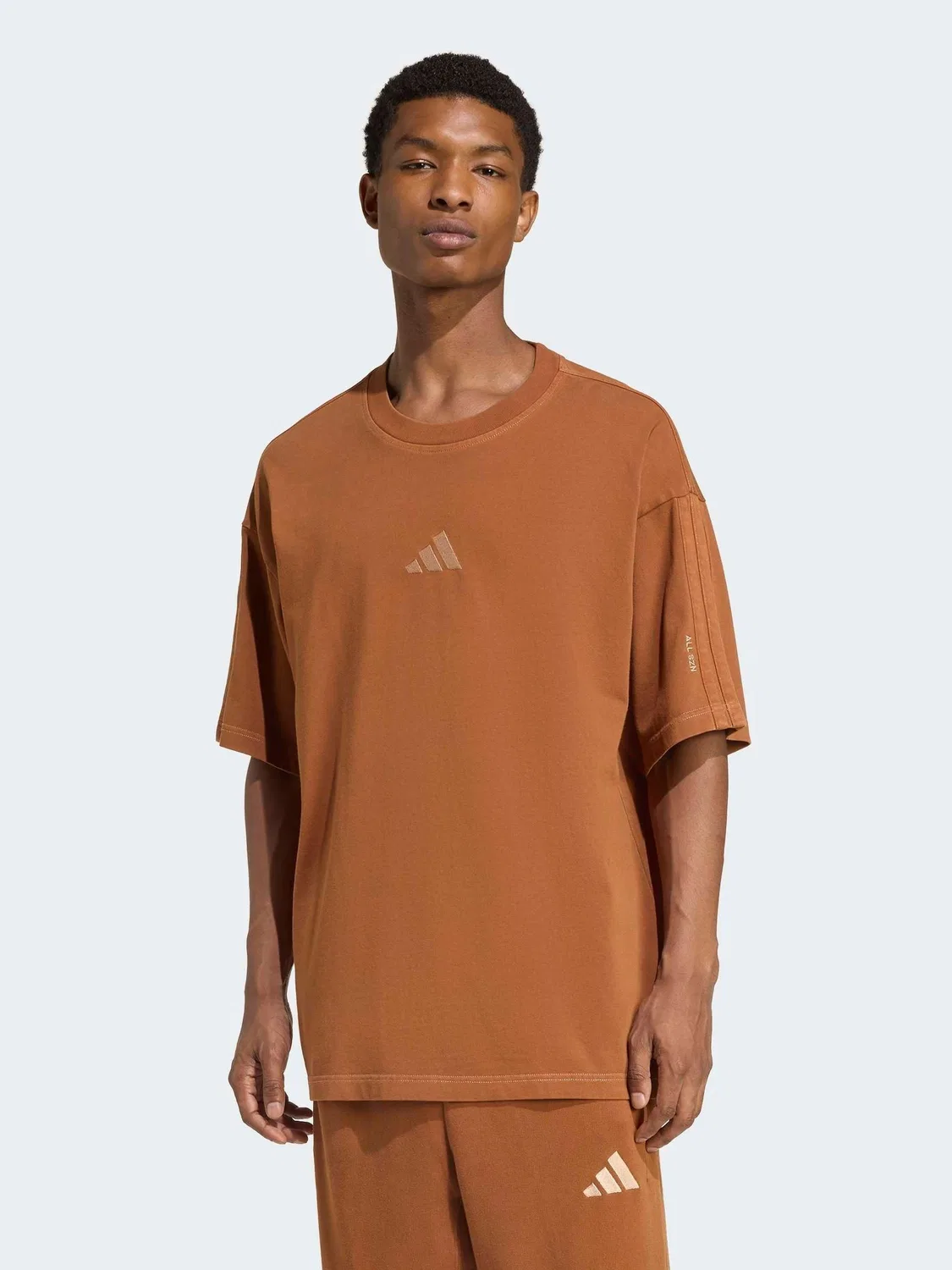 Футболка с выцветшим эффектом All SZN adidas, коричневый