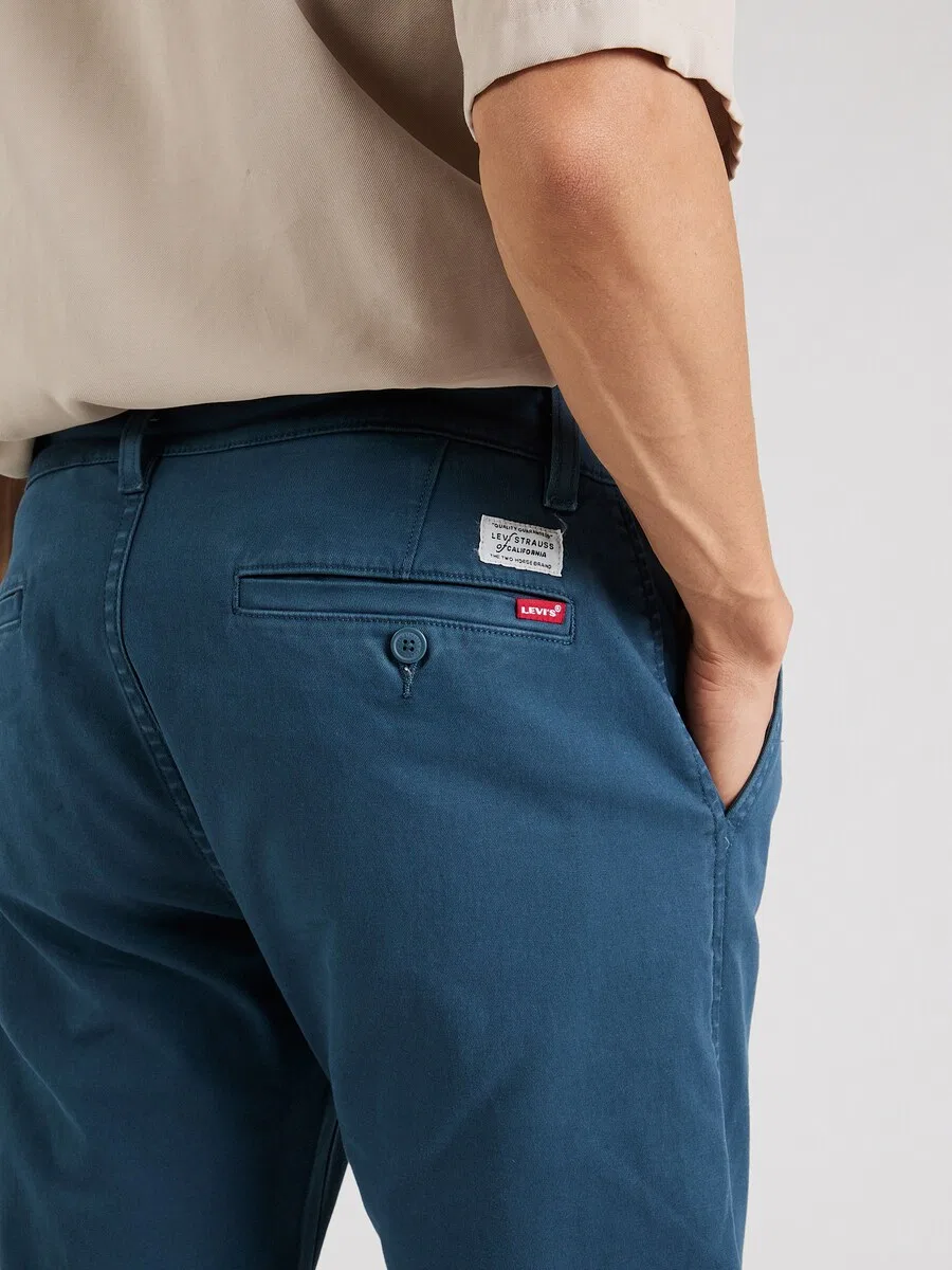 Брюки-чиносы LEVI'S зауженного кроя 'XX Chino Standard Taper' цвета горечавки — фото 2