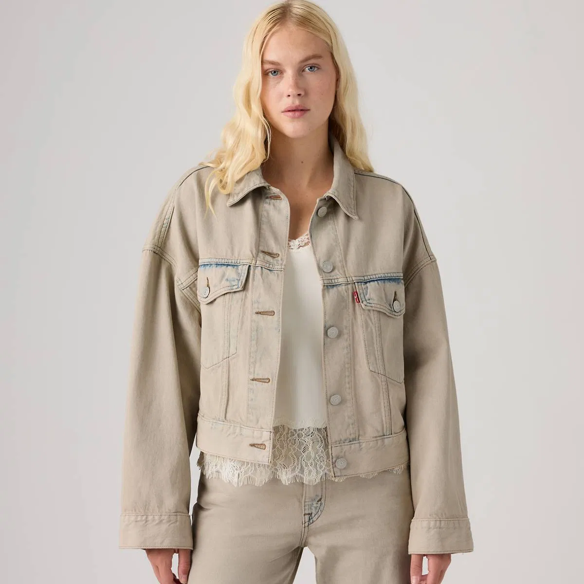 Свободная укороченная куртка-бомбер Levi's, New Hire Trucker - Light Wash