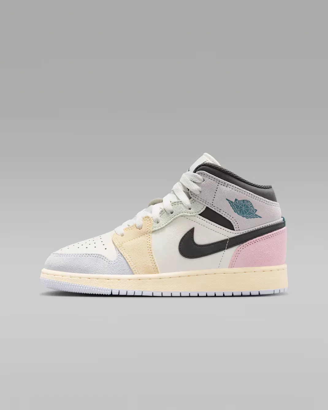 Кроссовки для детей постарше Air Jordan 1 Mid SE, Sail/Anthracite/Jade Aura/Iced Jade