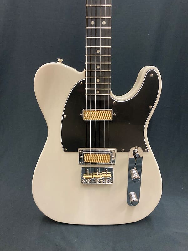 

Телекастер Fender Gold Foil - белый блонд Gold Foil Telecaster