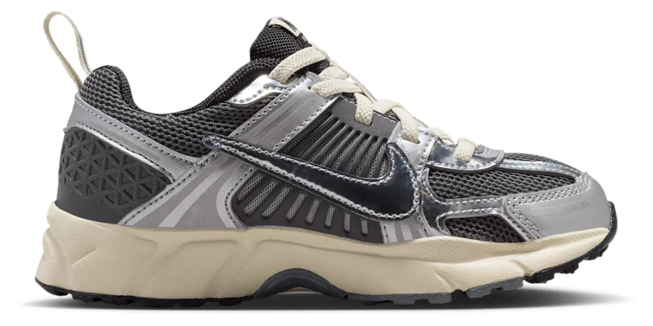 Кроссовки для девочек Vomero 5 Nike, цвет Chrome/Iron Grey/Metallic Silver