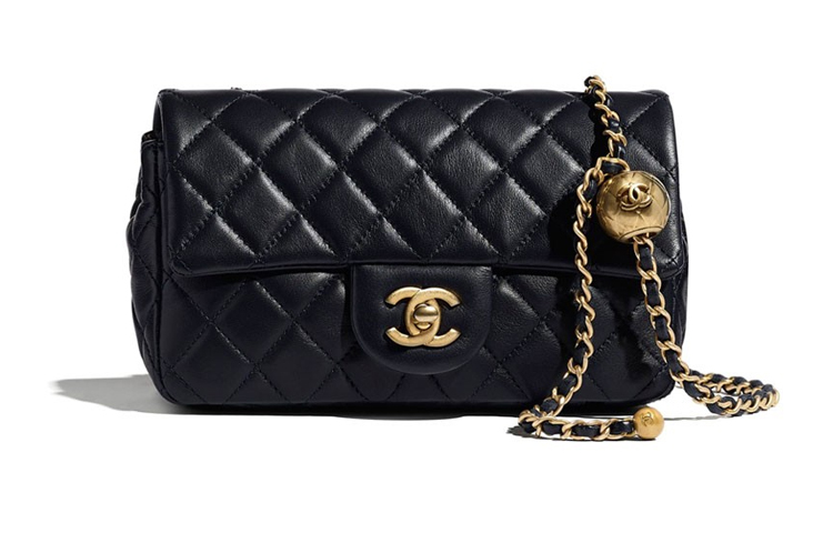 

CHANEL Классический клатч на цепочке из ягненка черный