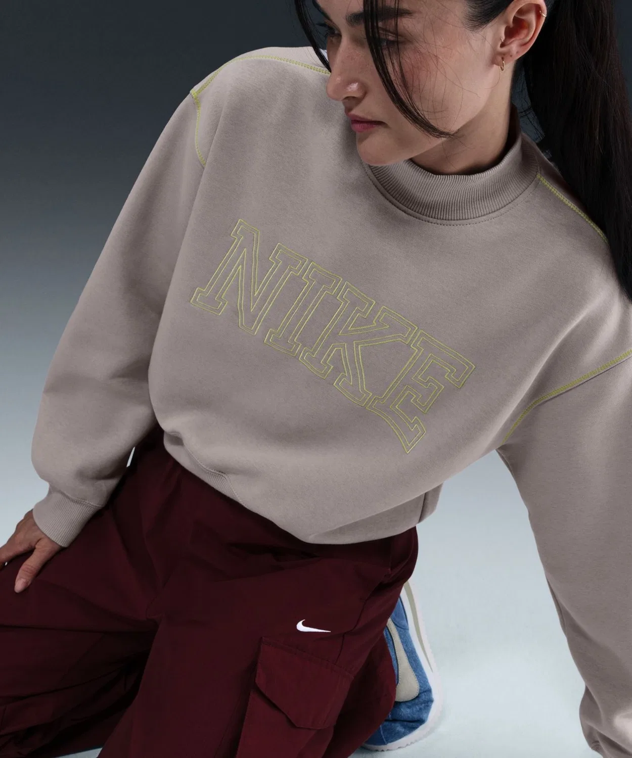 Женский свитшот с длинным рукавомNIKE NSW PHNX Mock Fleece Top Logo NE, Brown
