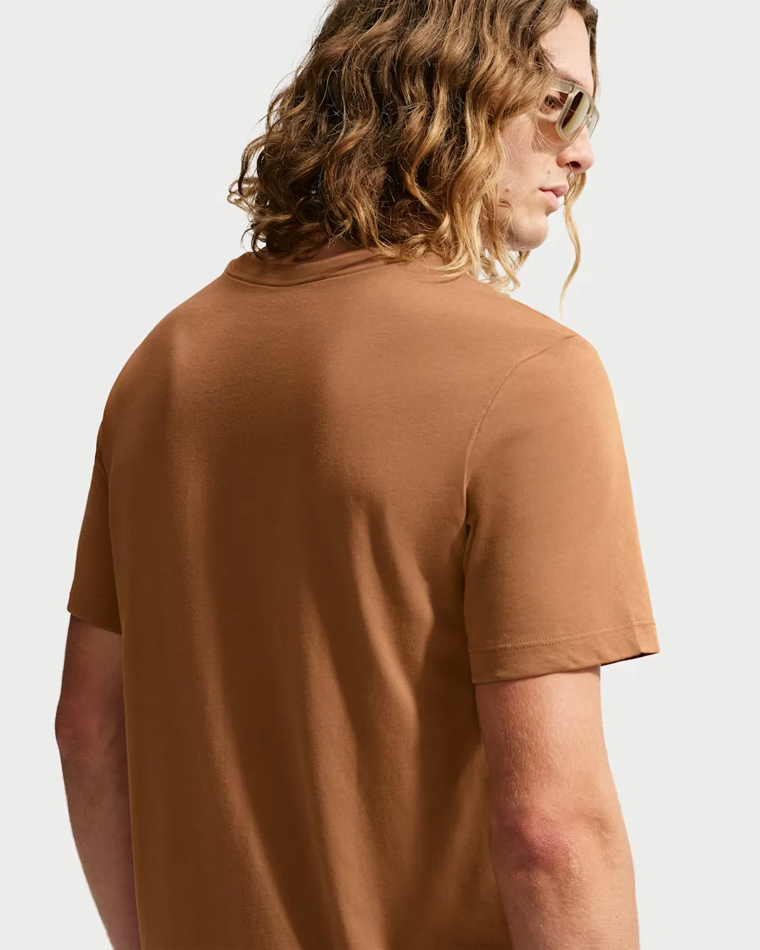 Стандартная мужская футболка Nike Sportswear, Ale Brown — фото 2