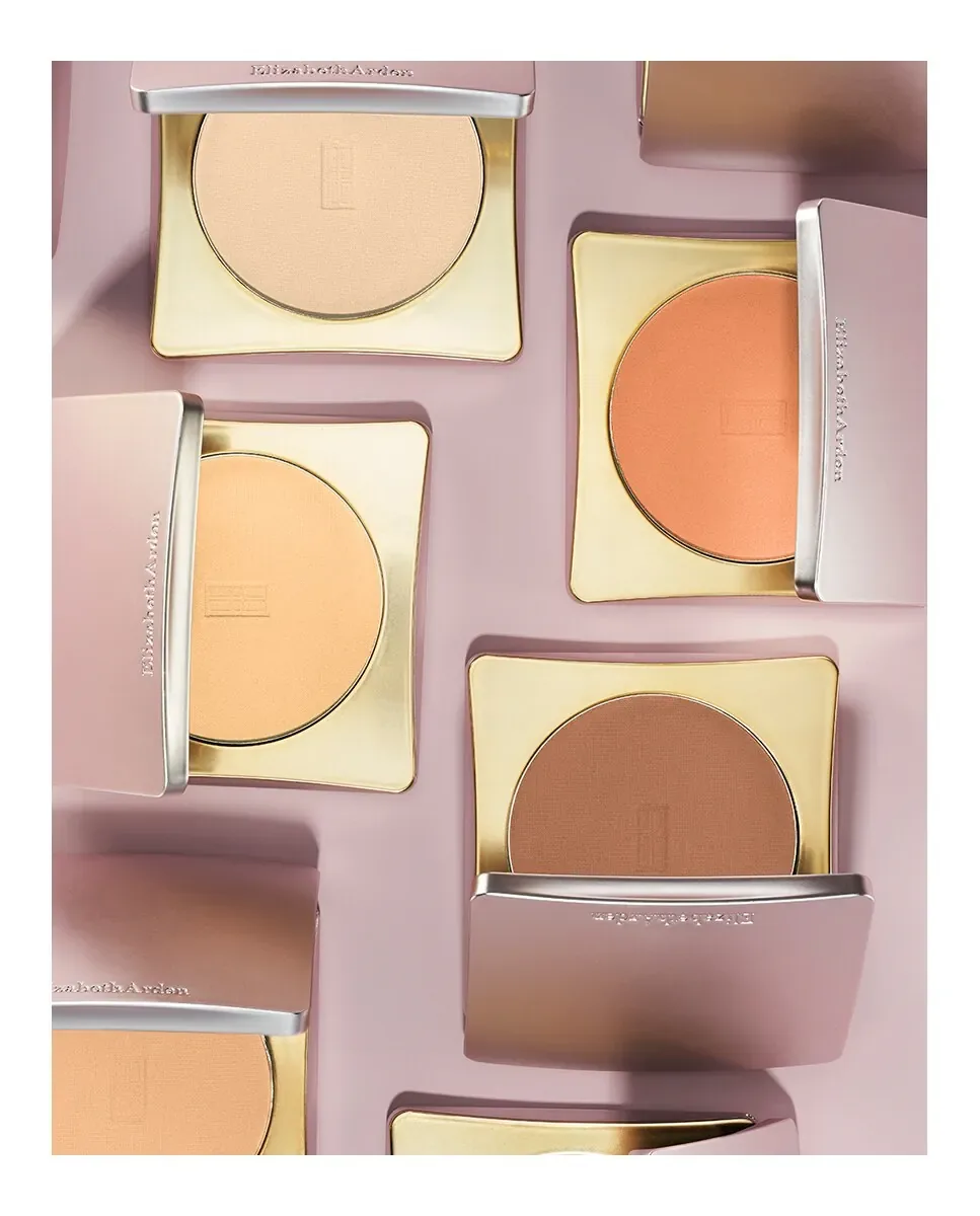 Совершенствующая пудра Skincaring Powder Elizabeth Arden, Light — фото 4