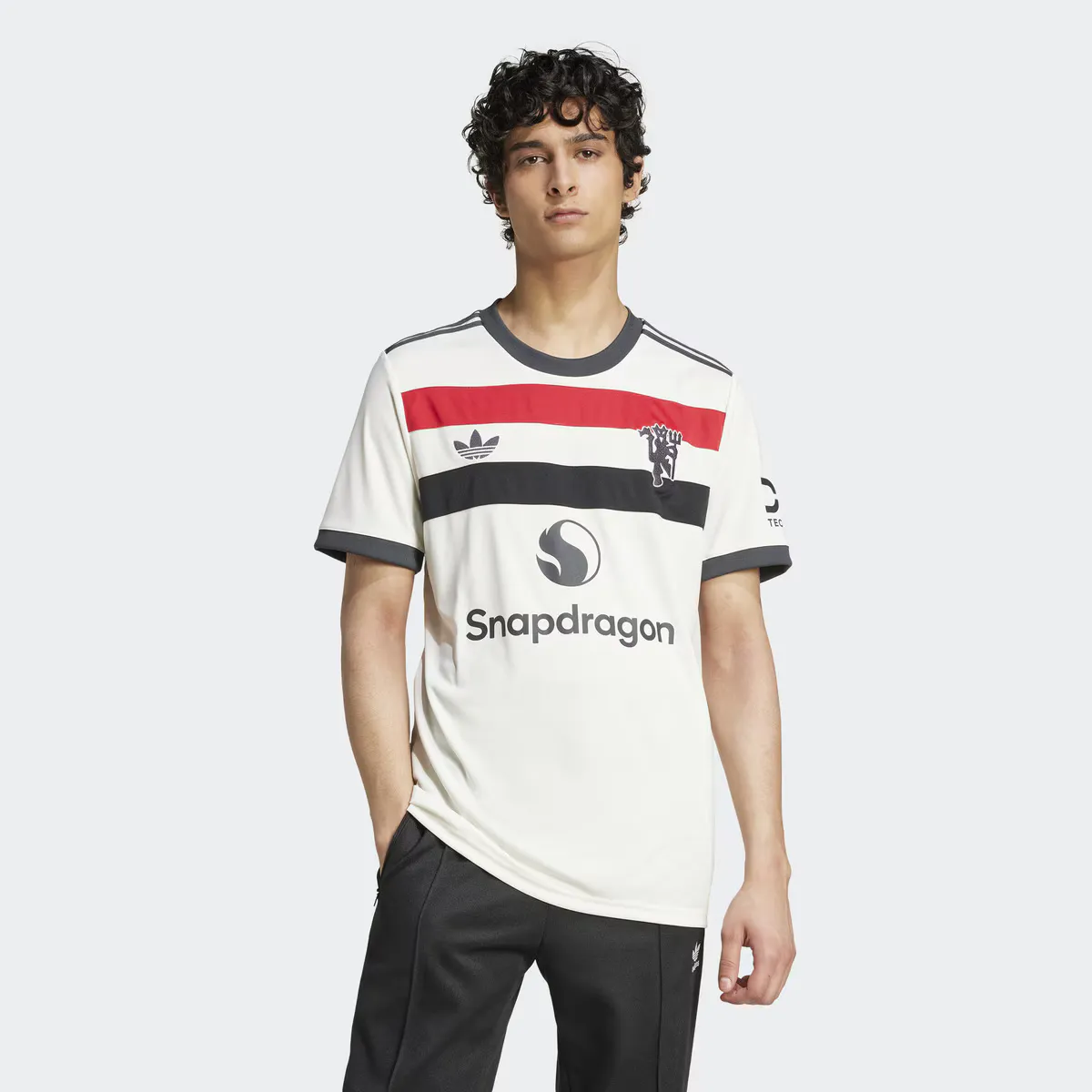 

Футболка мужская третья форма Manchester United 2024-2025 adidas, цвет default