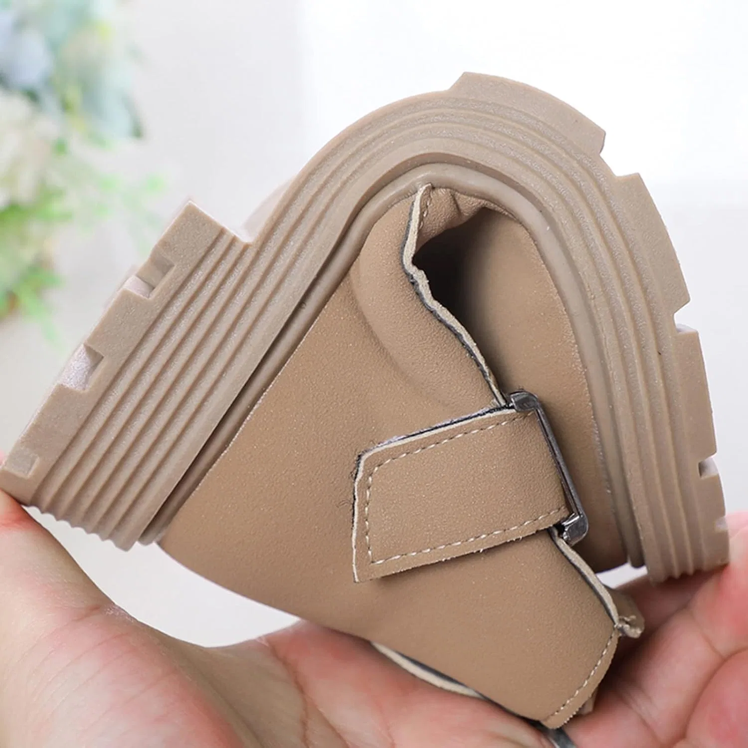 Детские ботинки для девочек с пряжкой и боковой молнией, модель Ankle Boots Scrub Leather Buckle, Khaki — фото 4