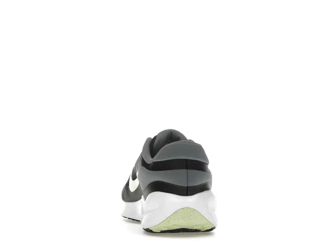 Детские кроссовки Lifestyle Nike Revolution 7, Black/Smoke Grey/White/Barely Volt — фото 4