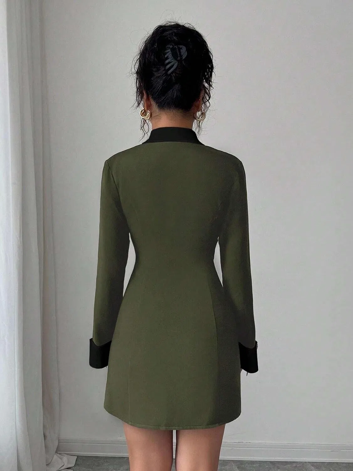 Женское A-силуэта мини-платье с длинными рукавами, Army Green — фото 3