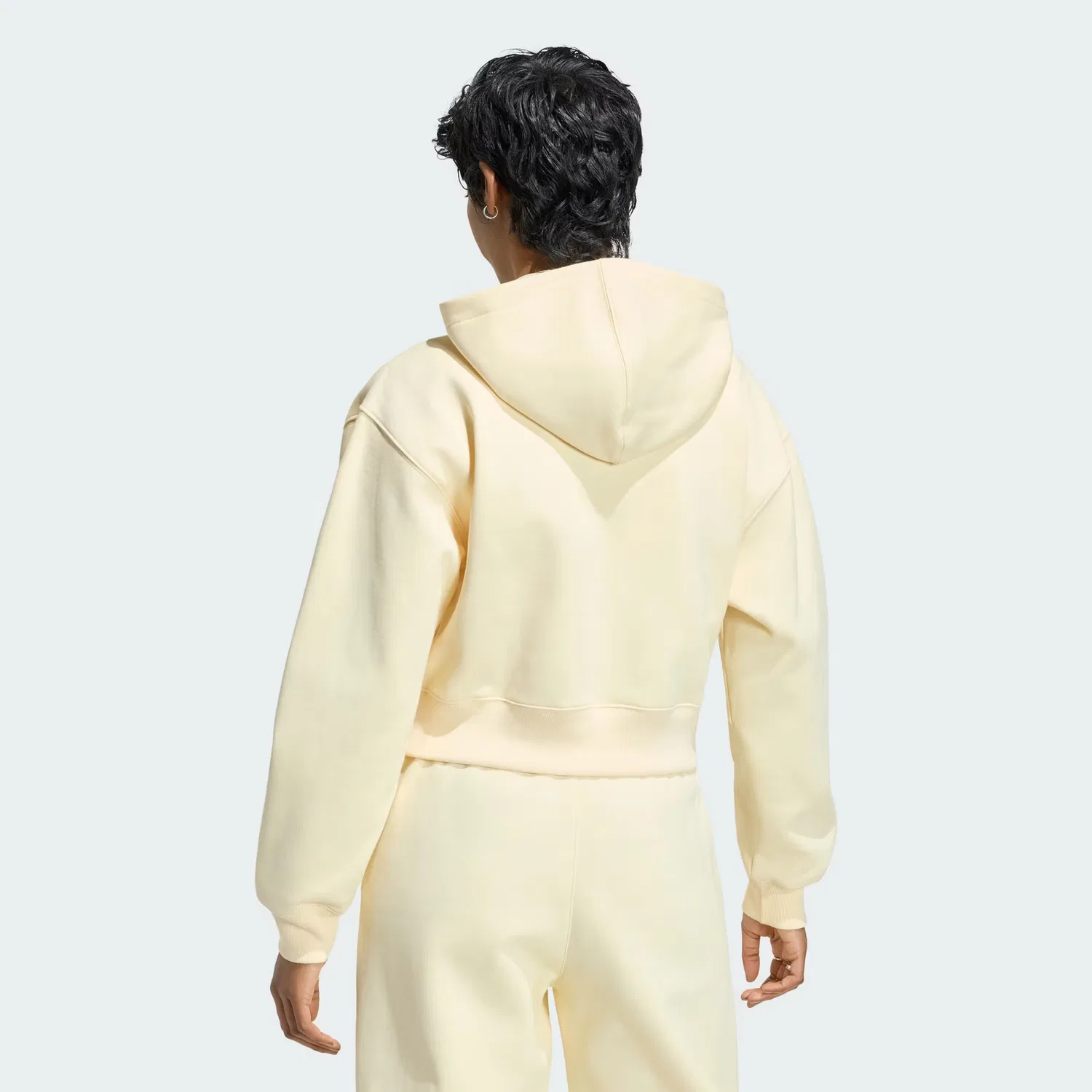Женское худи на молнии с укороченным кроем Essentials Fleece Cropped FZ Adidas Originals, теплый ванильный — фото 2