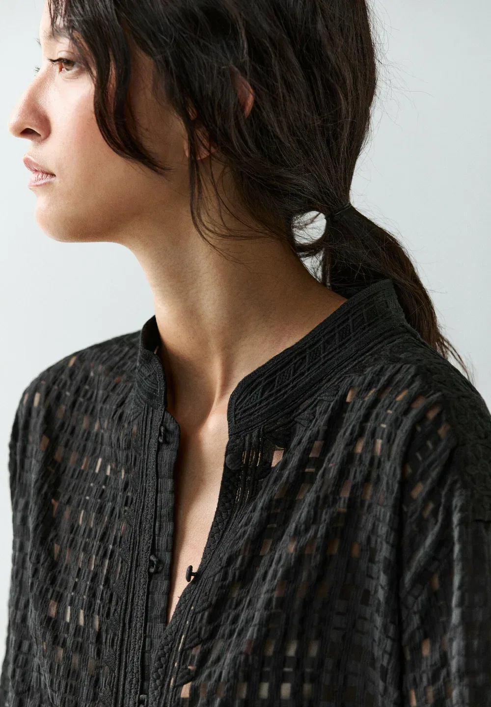 Струящаяся вышитая рубашка - блузка на пуговицах Massimo Dutti, Black — фото 3