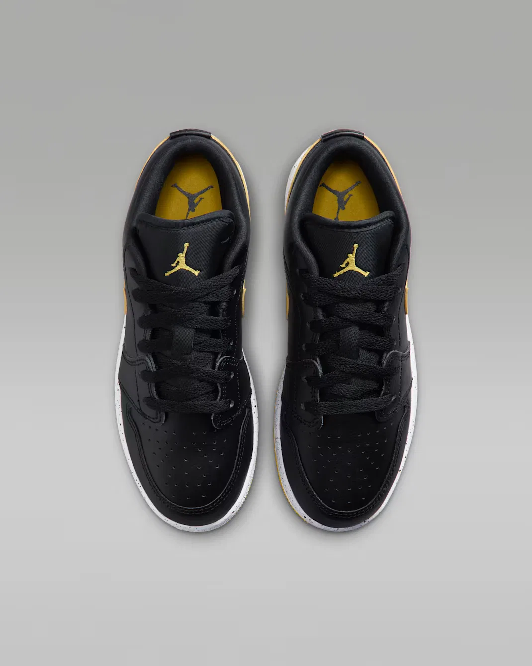 Кроссовки для детей постарше Air Jordan 1 Low, Black/White/Tour Yellow — фото 4