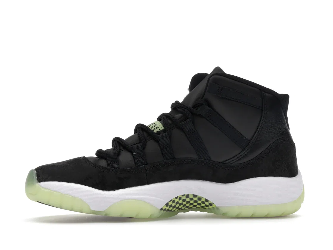 Детские кроссовки Lifestyle с контрастными акцентами Jordan 11 Retro Jordan, Black/Barely Volt/Dark Raisin/White — фото 3