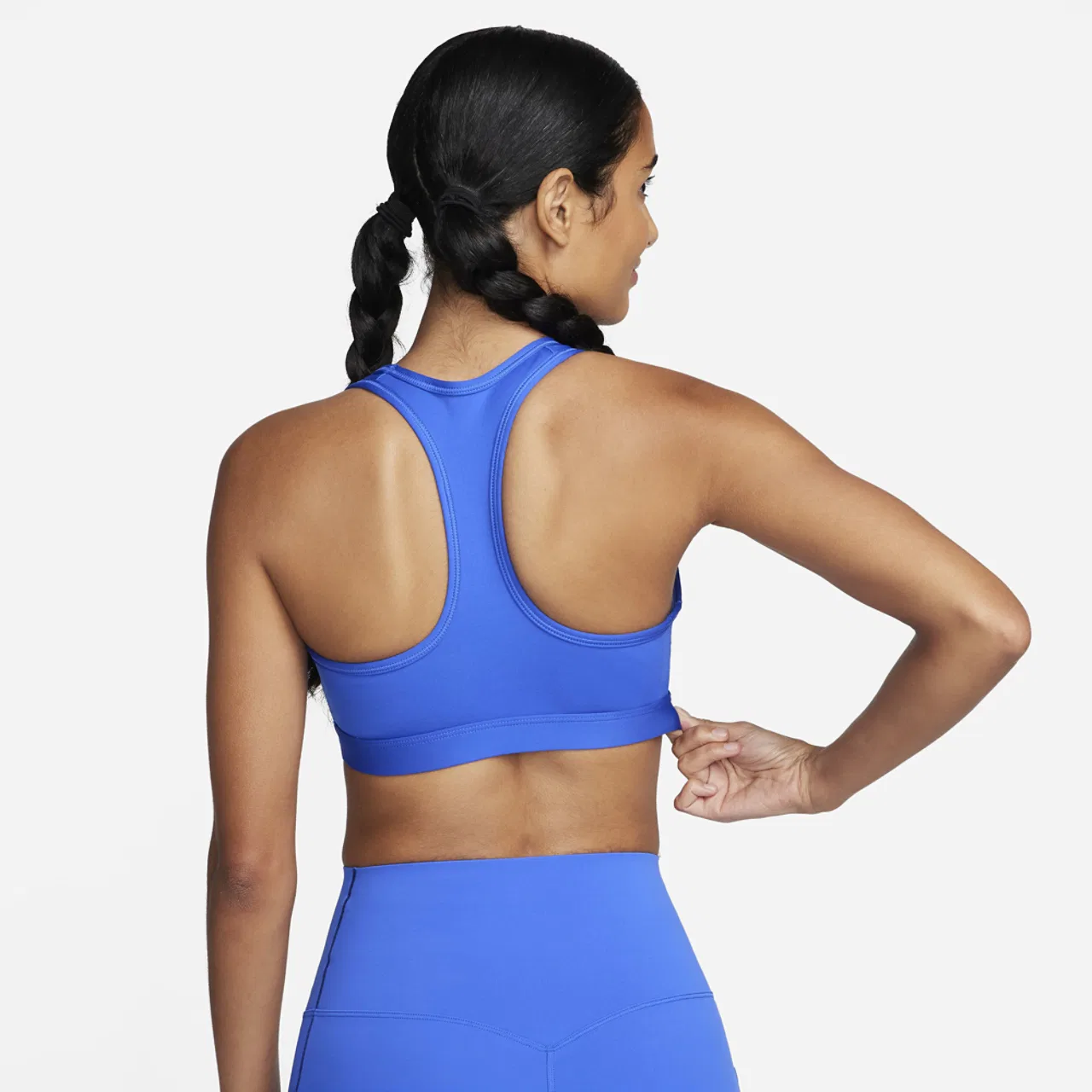 Женский спортивный бюстгальтер средней поддержки Nike Dri-FIT Swoosh, Hyper Royal/White — фото 2
