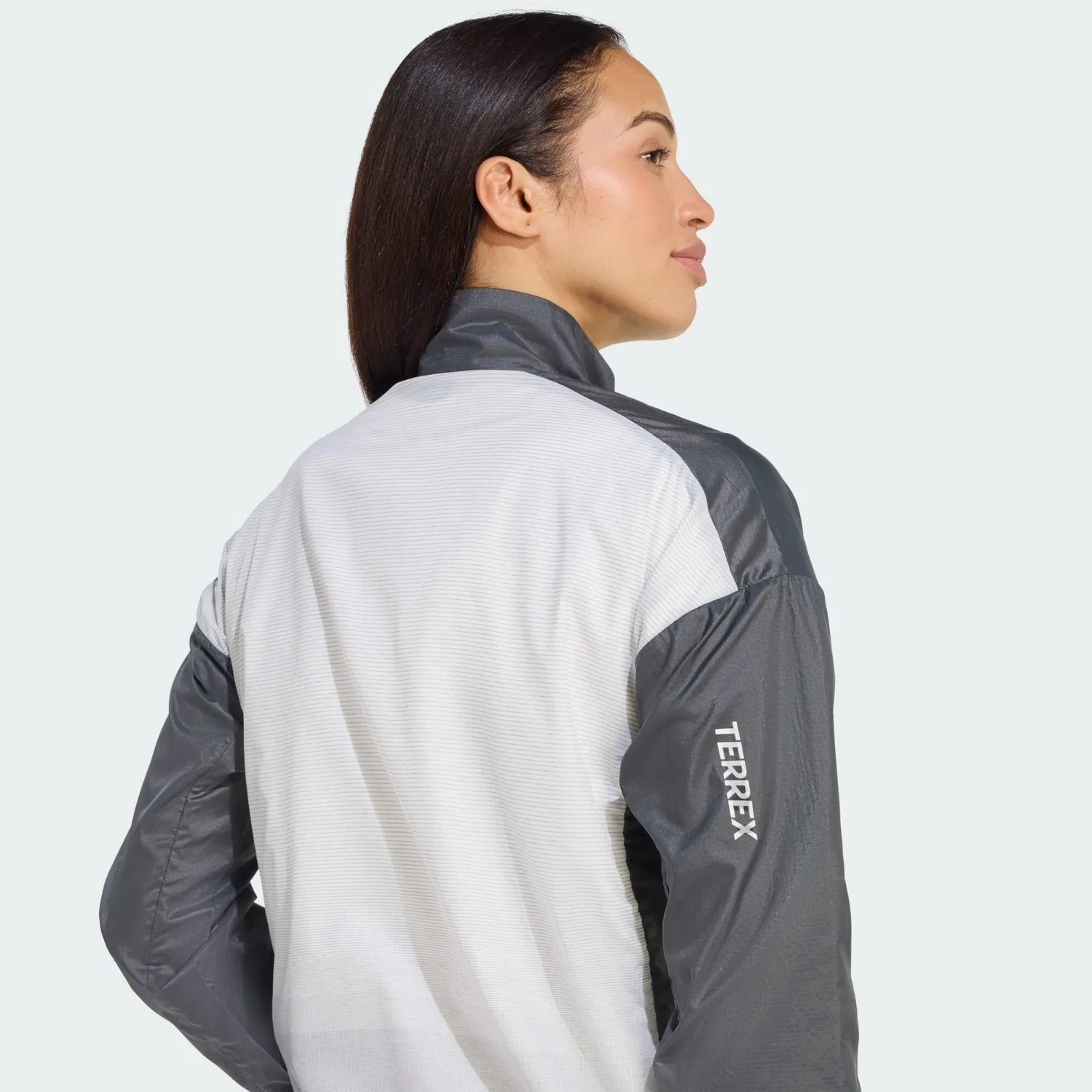 Мужская ветрозащитная куртка Terrex Multi CLIMA365 Windweave Adidas, Schwarz Weiss Dunkelgrau — фото 4