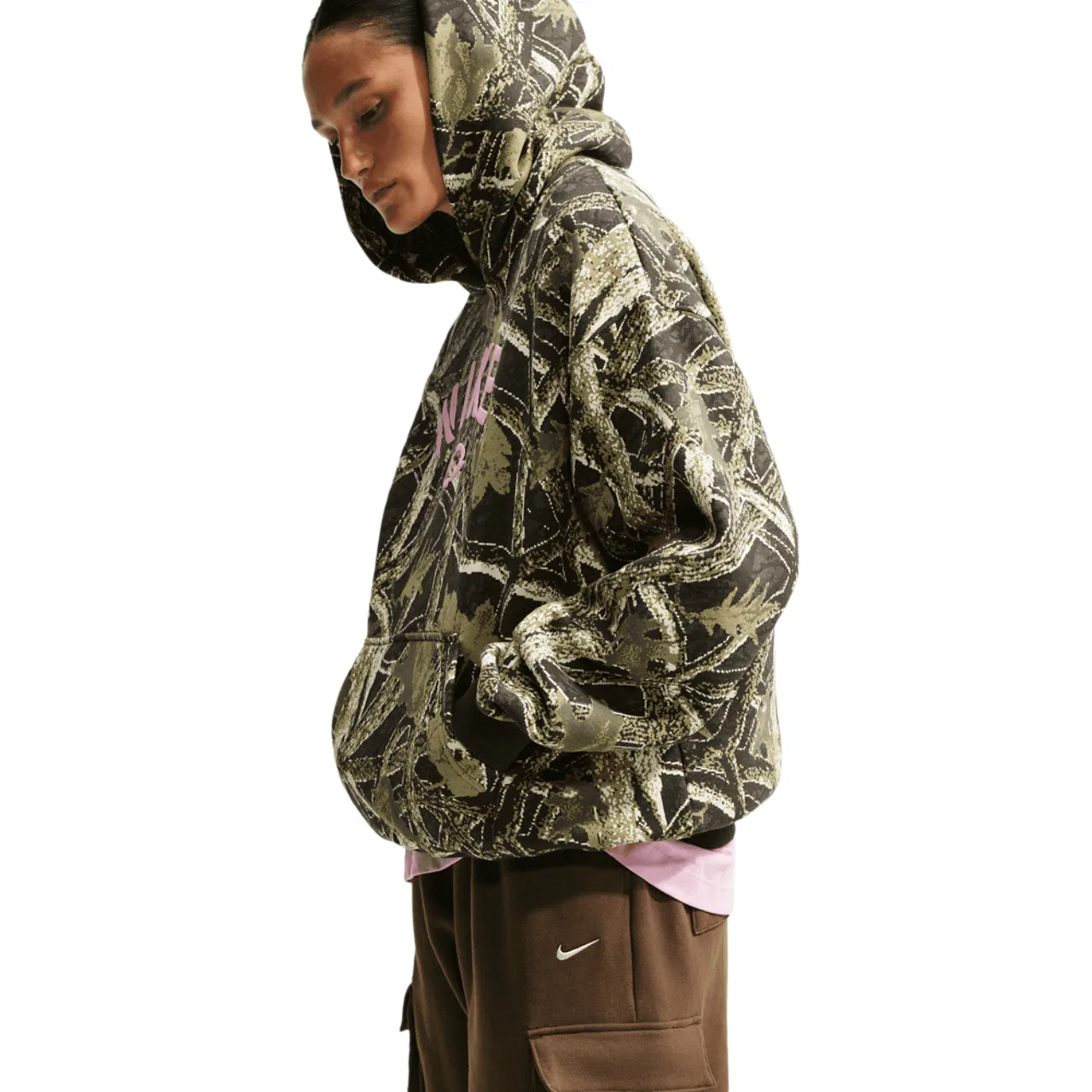 Женский худи оверсайз с камуфляжным принтом Nike Studio Fleece, Camo Pink — фото 4