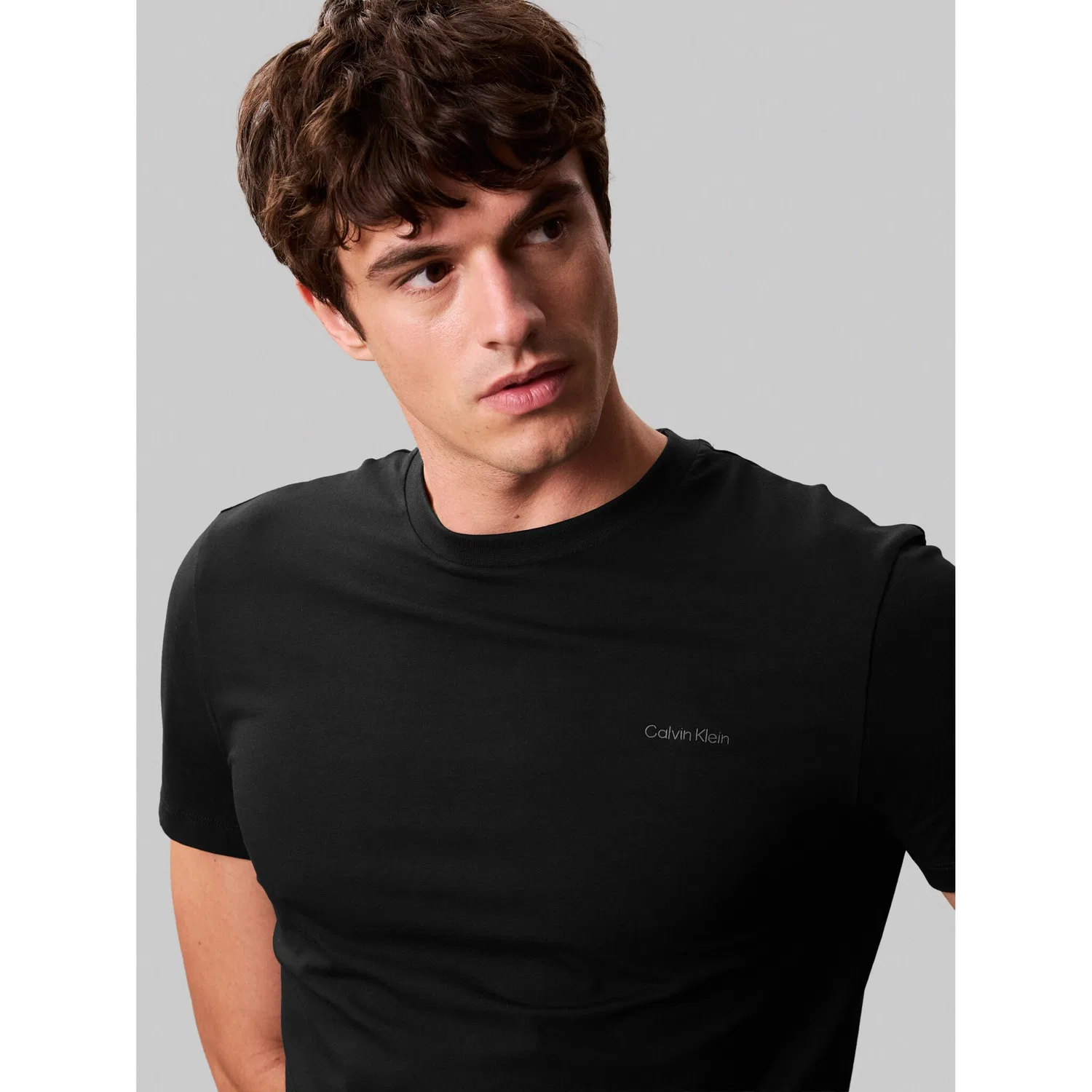 Мужская slim-fit футболка с круглым вырезом Calvin Klein, Black — фото 2