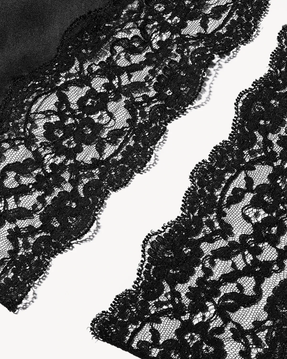 Юбка-слип с разрезом из двухслойного шелкового атласа и кружева. SAINT LAURENT, черный — фото 3