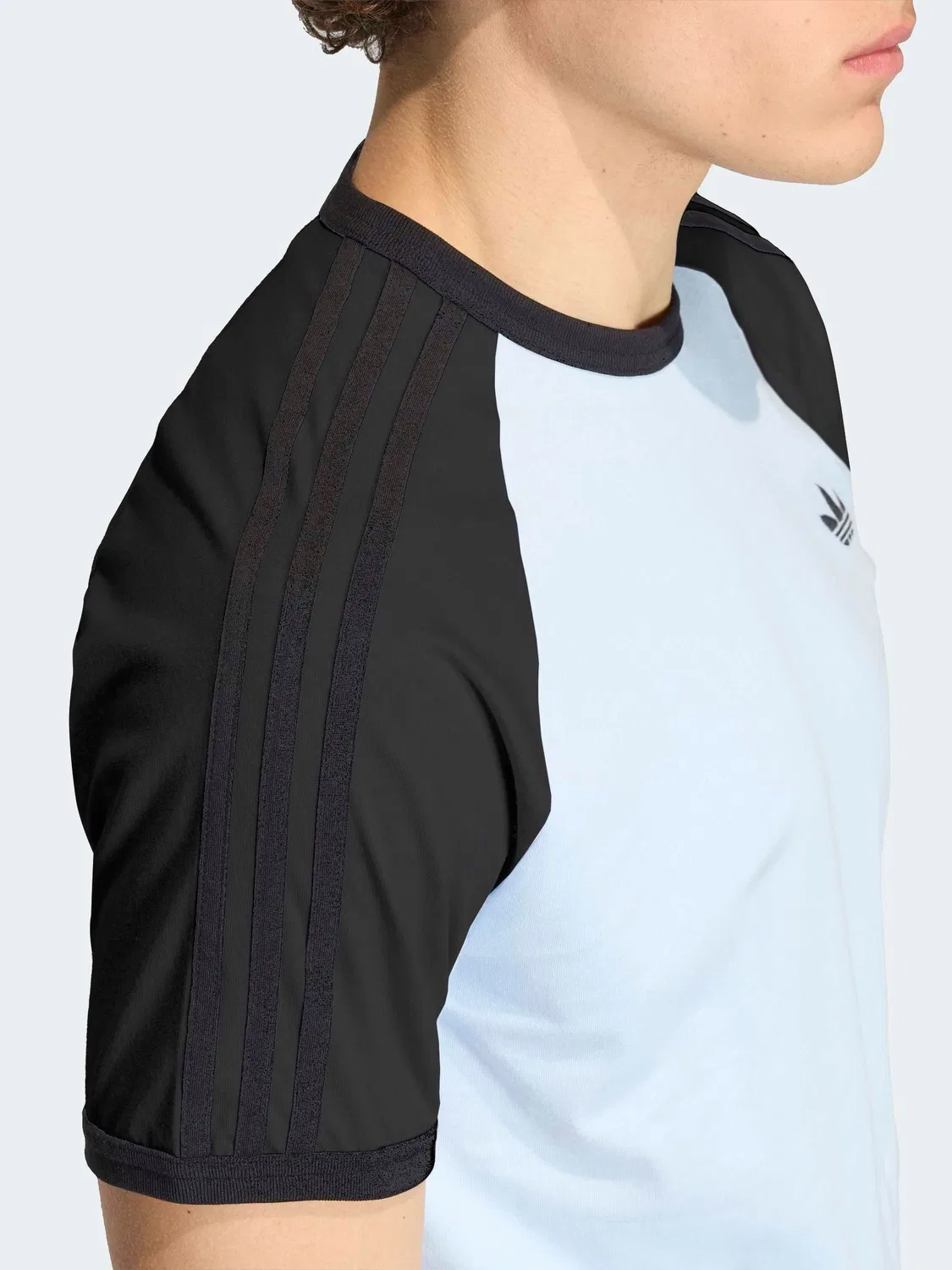 Футболка с контрастной горловиной, adidas Originals, светло-голубая — фото 4