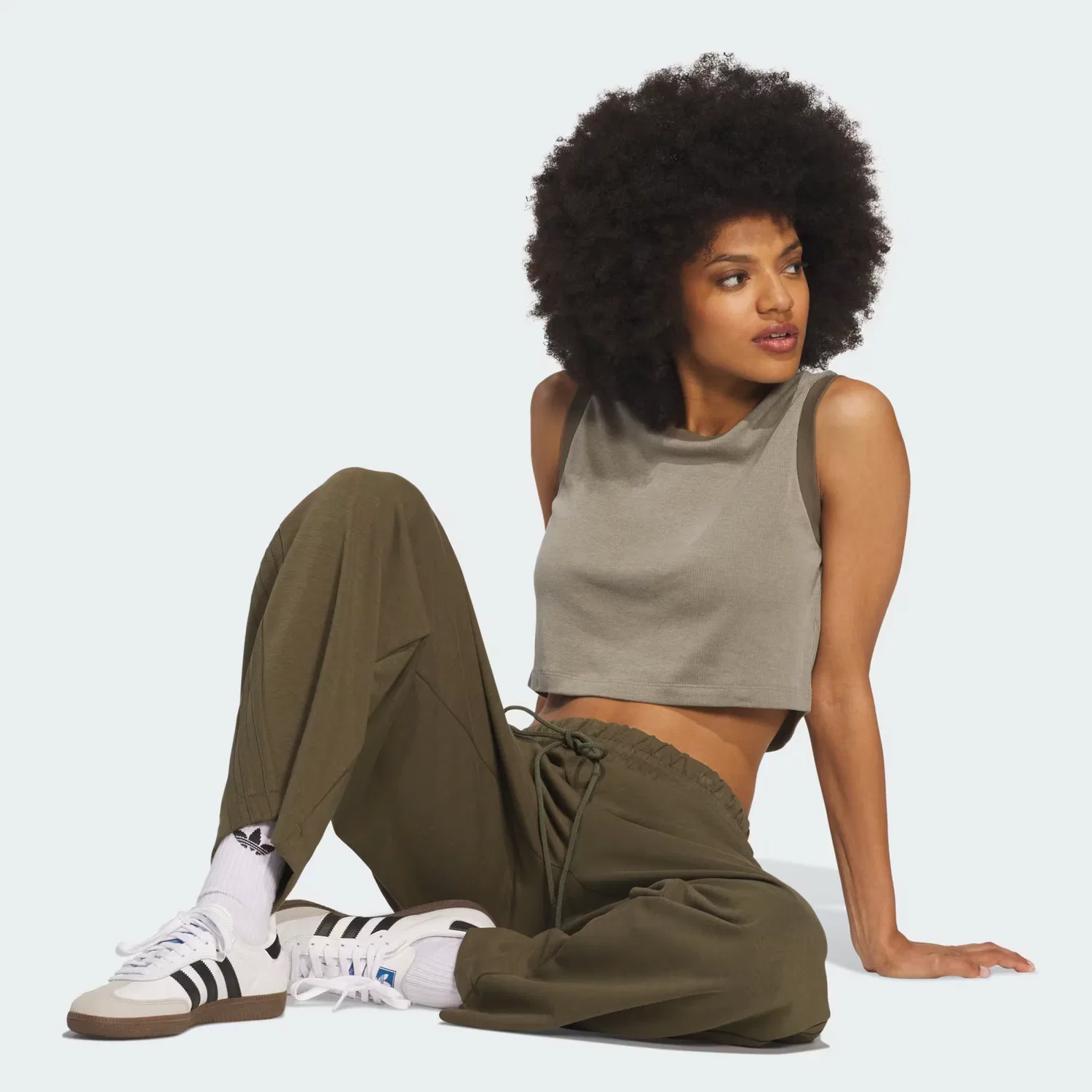 Женские брюки свободного кроя Barrel Leg Pants Adidas Originals, Olive Strata — фото 3