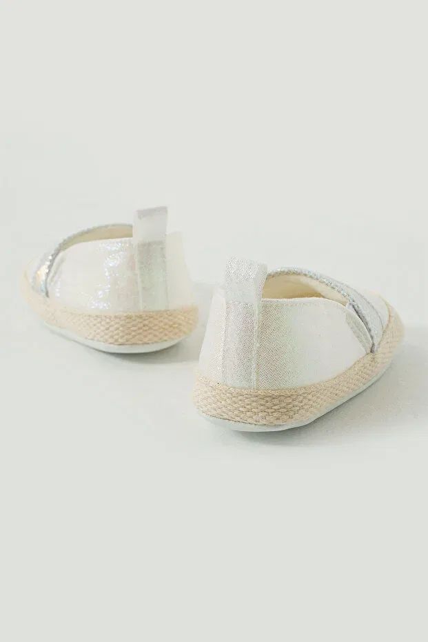 Детские балетки для девочек без каблука First step anti-slip sole comfortable elastic fringe detailed pre-walking girls ballerina baby booties Yummy Kids, White — фото 3