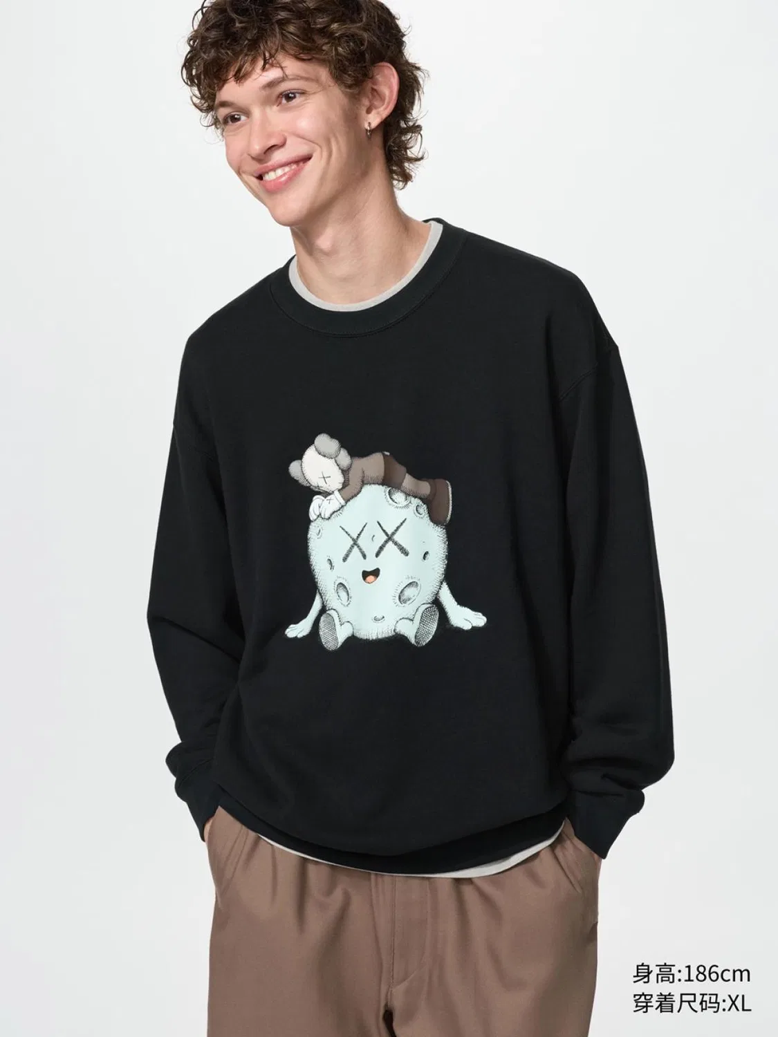 Толстовка с длинным рукавом UT KAWS Uniqlo, черный