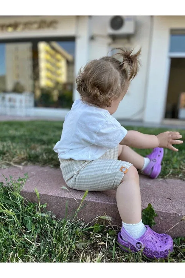 Детские шорты для мальчиков с принтом Runbaby, Beige Striped — фото 4