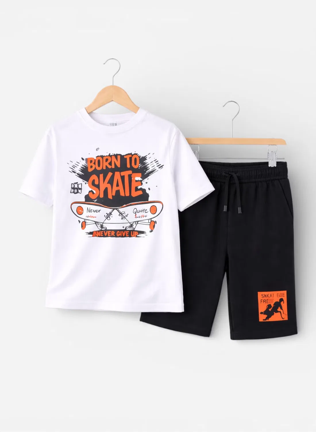 Комплект футболки и шорт с принтом Born to Skate Victor And Jane, белый и черный — фото 4