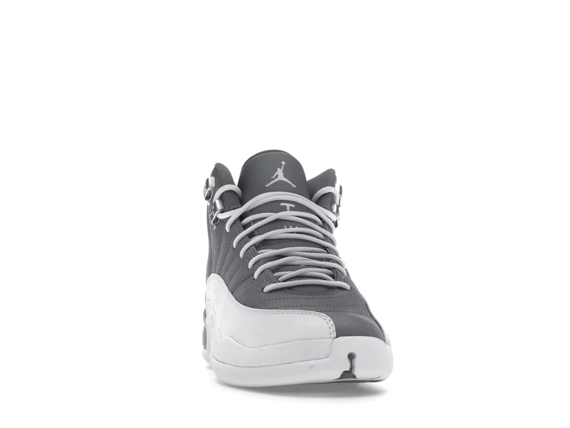 Детские кроссовки Lifestyle с верхом из кожи и замши Jordan 12 Retro, Stealth/White/Cool Grey — фото 2
