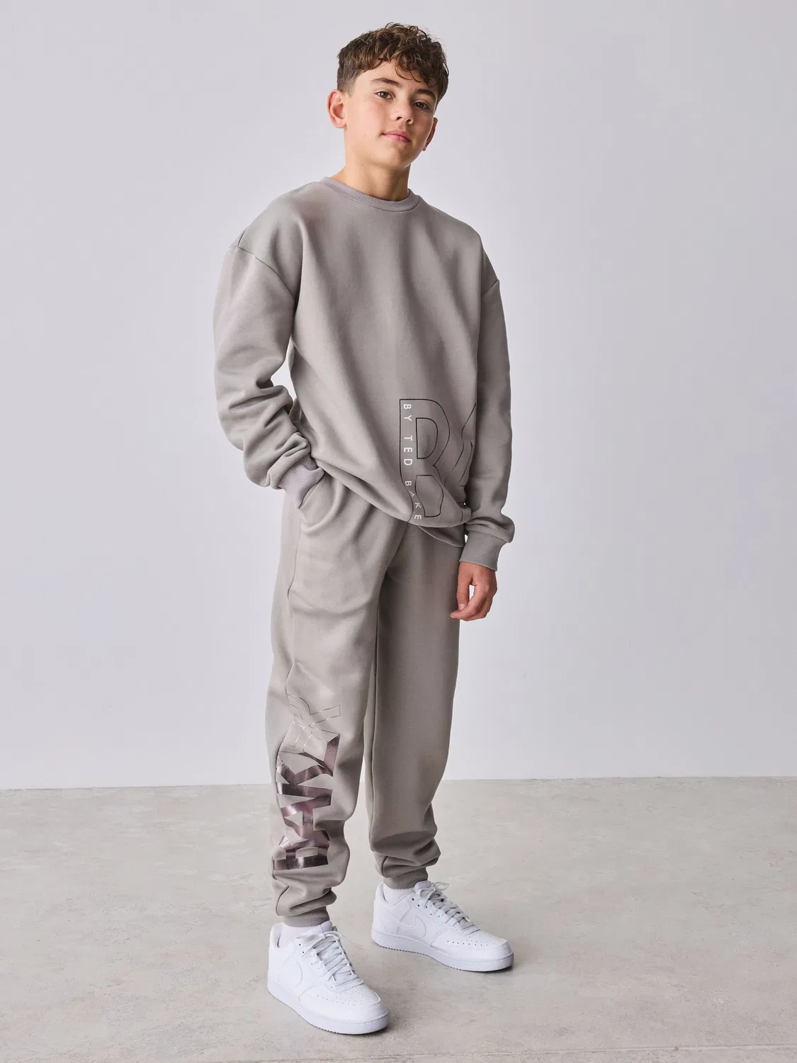 Комплект из свитшота и джоггеров, Oversized Letter Graphic Print Baker by Ted Baker, угольный серый
