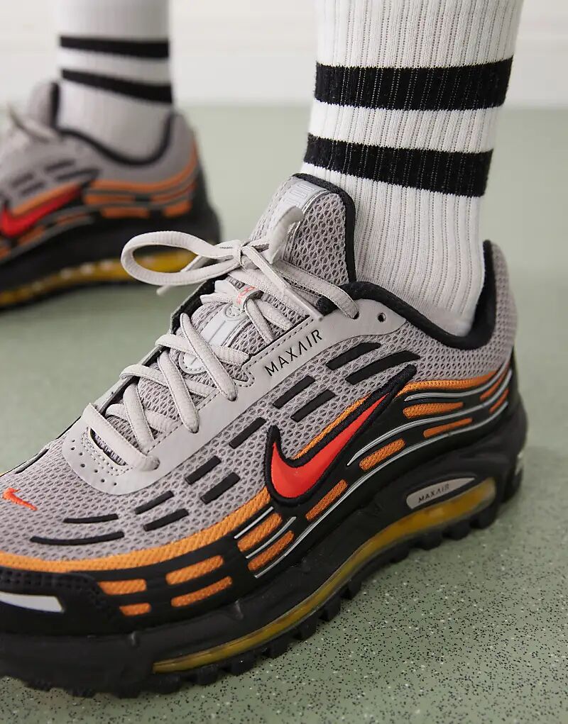 Кроссовки Nike Air Max TL 2.5 серого и красного цветов — фото 3