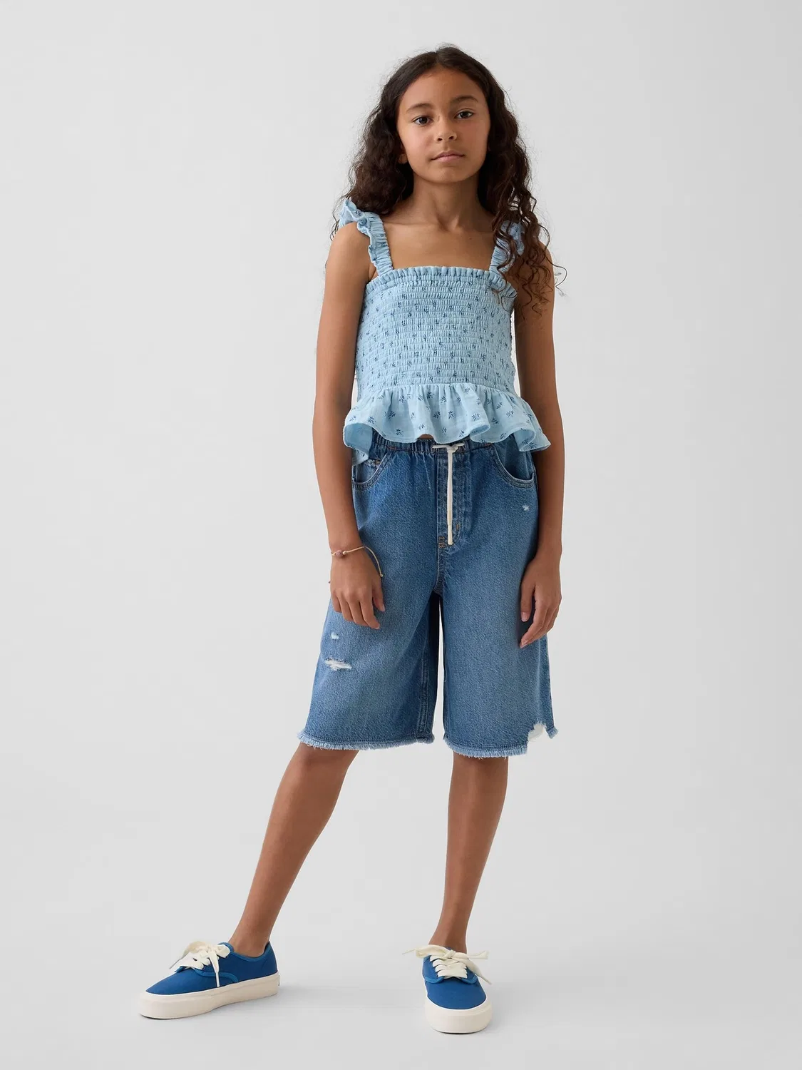 Шорты джинсовые Gap UltraSoft Easy Longline, средняя стирка — фото 3