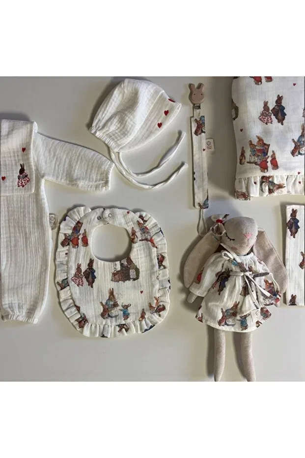 Детский комплект для новорожденных с принтом Vintage Peter Rabbit Thelakids, Beige — фото 4
