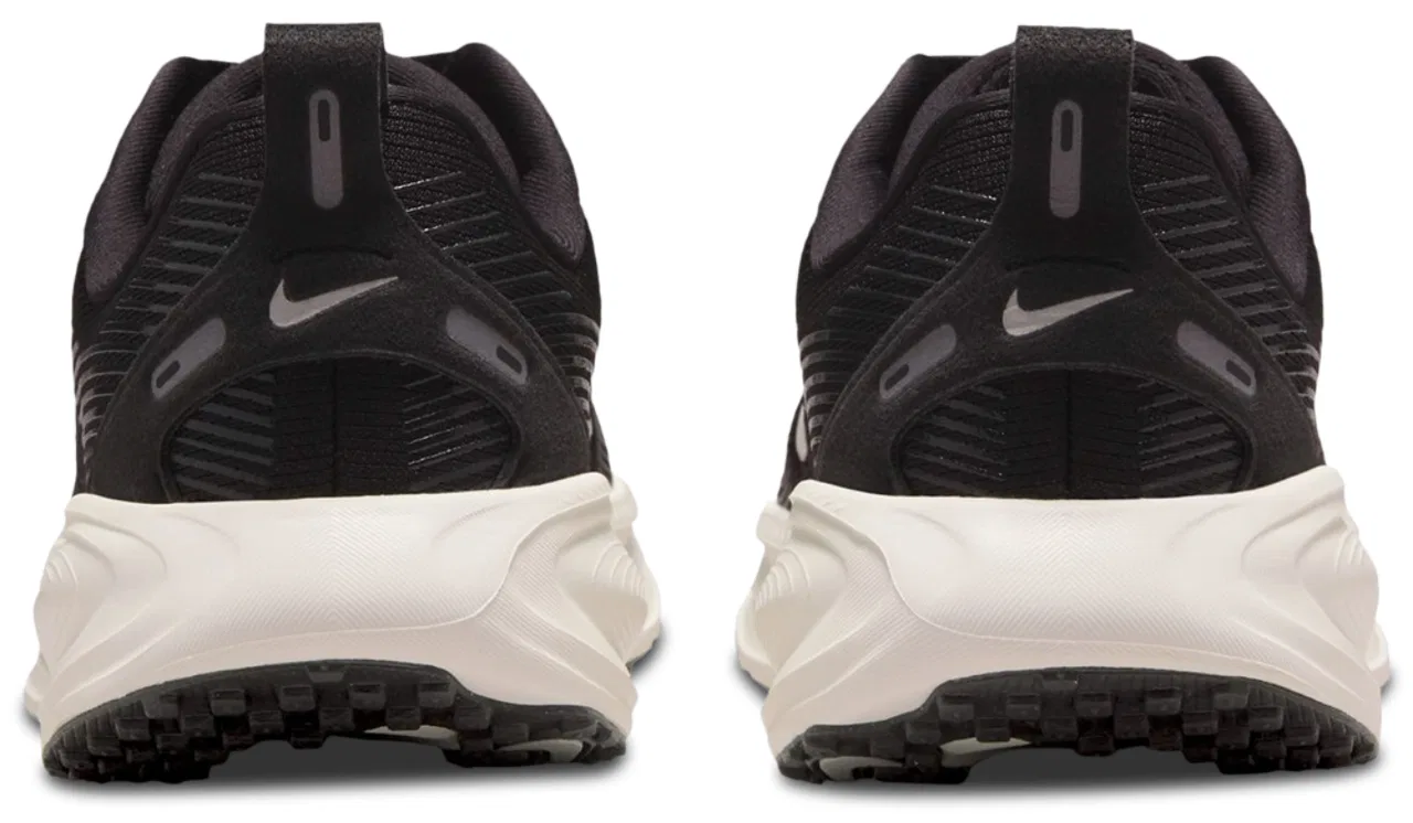 Кроссовки для девочек Vomero 18 Nike, цвет Summit White/Black/Coconut Milk — фото 3