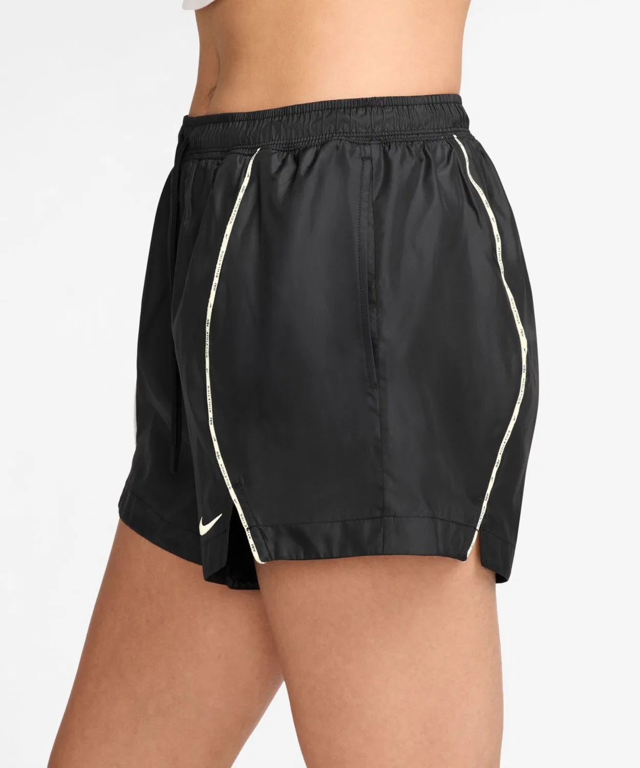 Женские шорты свободного кроя с водоотталкивающей пропиткой NIKE ATHLETICS DEPT LTWT WV, Black — фото 3