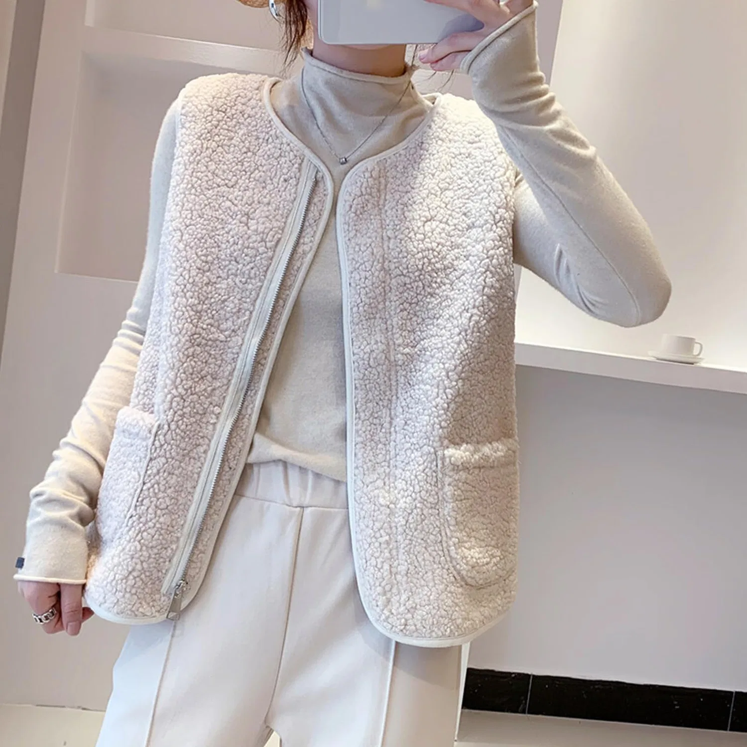 Женский безрукавный жилет с флисом, модель Winter Warm, бренд, A01 White — фото 2
