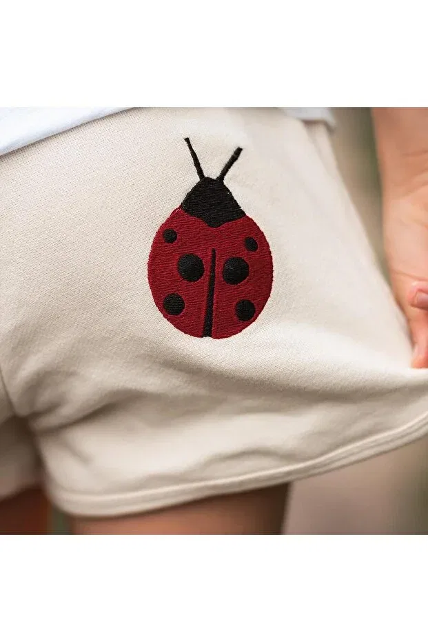 Детские шорты для девочек с вышивкой Organic Cream Ladybug Antebies, Nude Color — фото 3