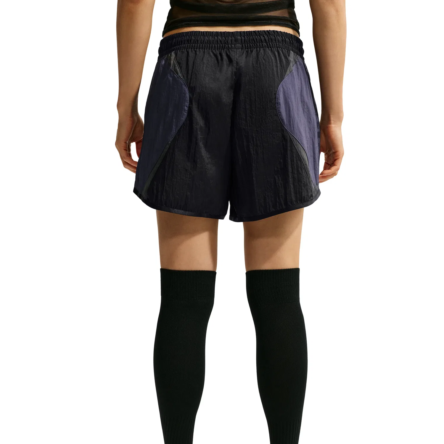 Женские шорты свободного кроя с завышенной посадкой Nike Sportswear Loose Mid-Rise Track Shorts, черный — фото 2