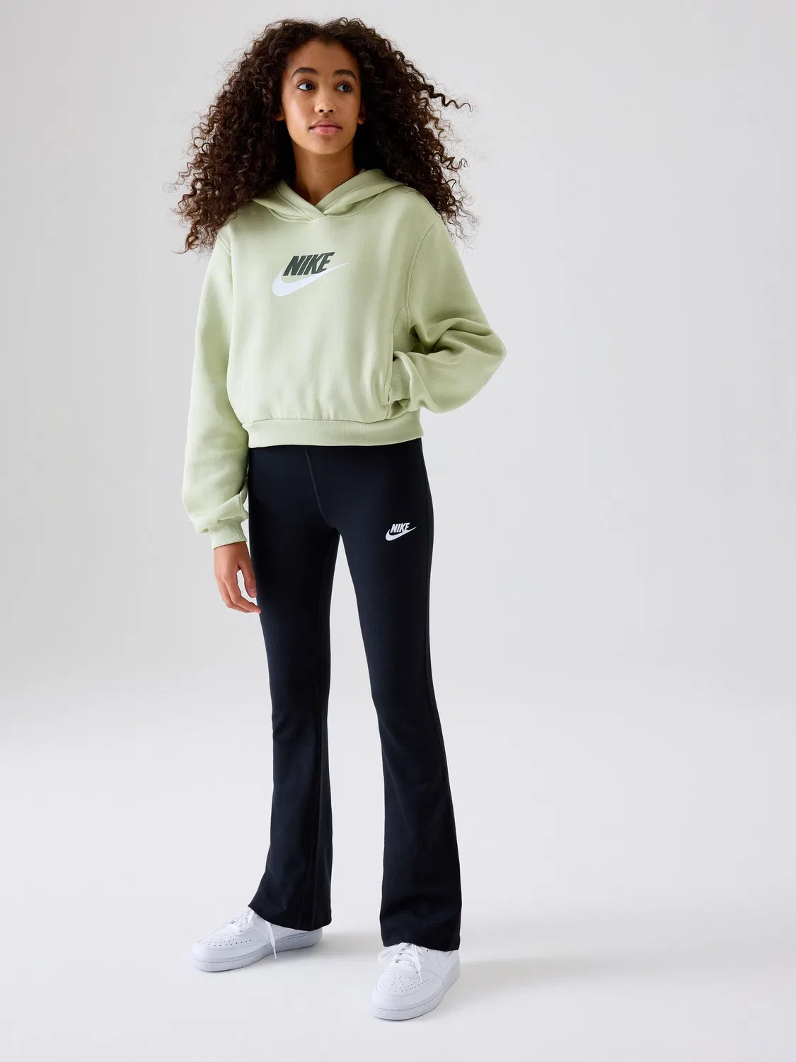 Леггинсы высокие с расклешением Nike, черные — фото 2