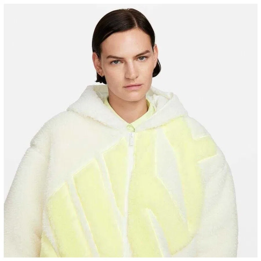 Женская куртка-бомбер с флисовой подкладкой, модель Nsw Logo Sherpa Jacket, Nike, Белый — фото 4