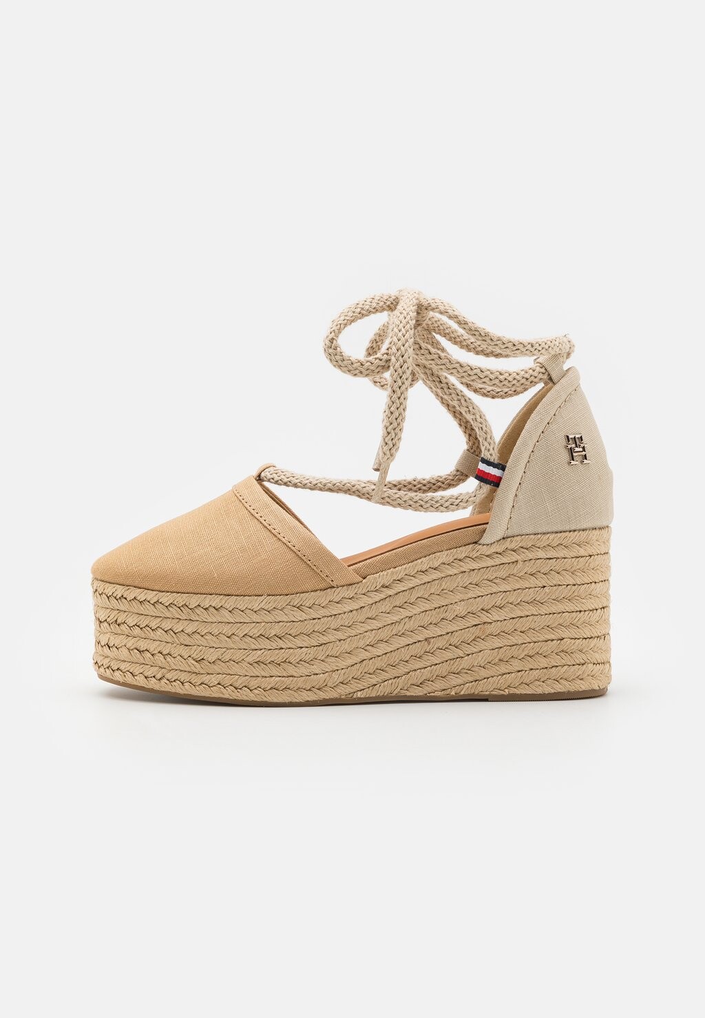 

Туфли-лодочки на шнуровке CLOSED TOE FLATFORM Tommy Hilfiger, цвет classic khaki